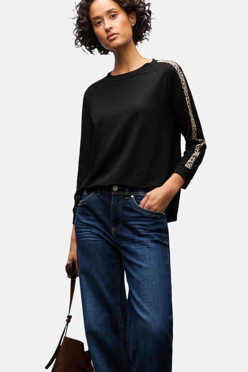 Zwart T-shirt met lange mouwen van Street One, met een decoratieve opdruk op de mouwen.