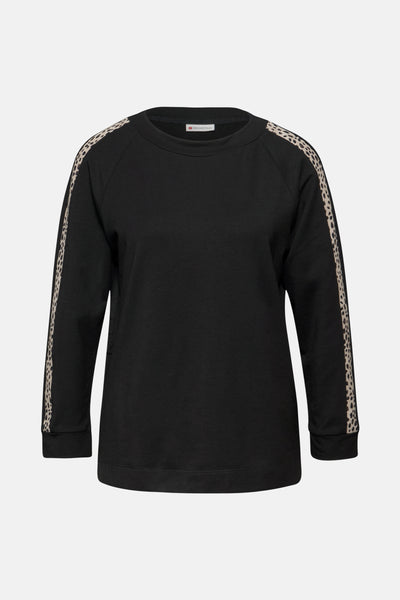 Zwart T-shirt met lange mouwen van Street One, met luipaardprint op de mouwen.