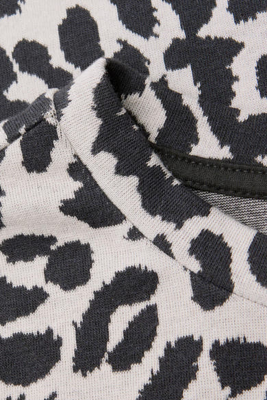 T-shirt à manches longues de STREET ONE, avec motif léopard dans les tons de gris et blanc.
