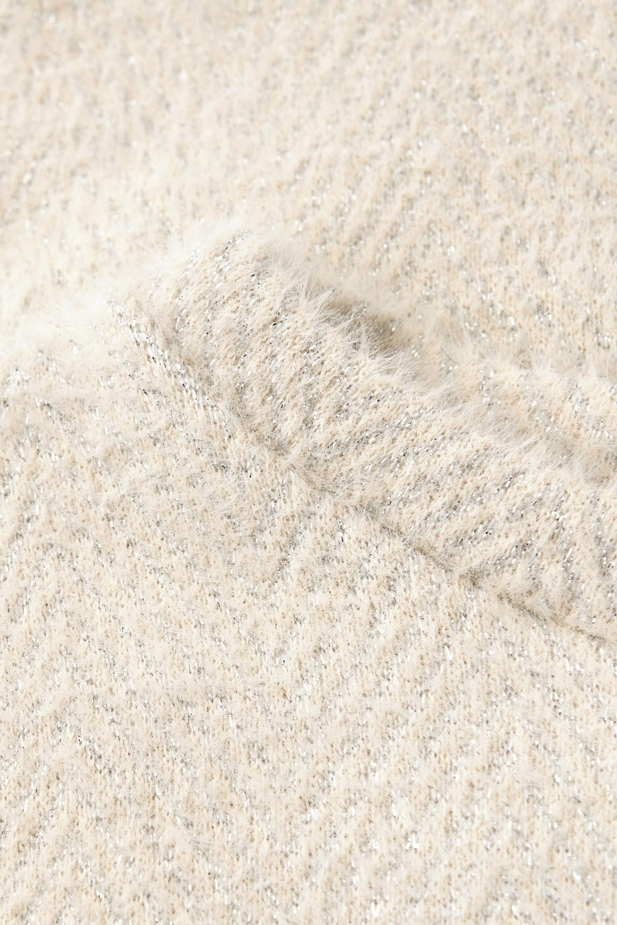 Pull col rond blanc de STREET ONE, en maille texturée avec des fils brillants argentés.