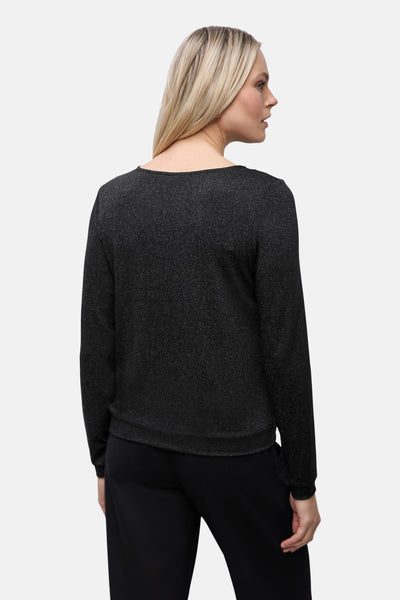 Top uni manches longues noir de Street One, porté avec un pantalon noir.