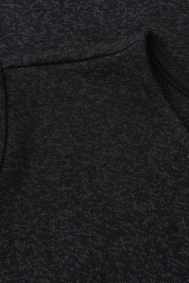 Top uni manches longues noir de STREET ONE, avec une texture tricotée subtile et détails de couture.
