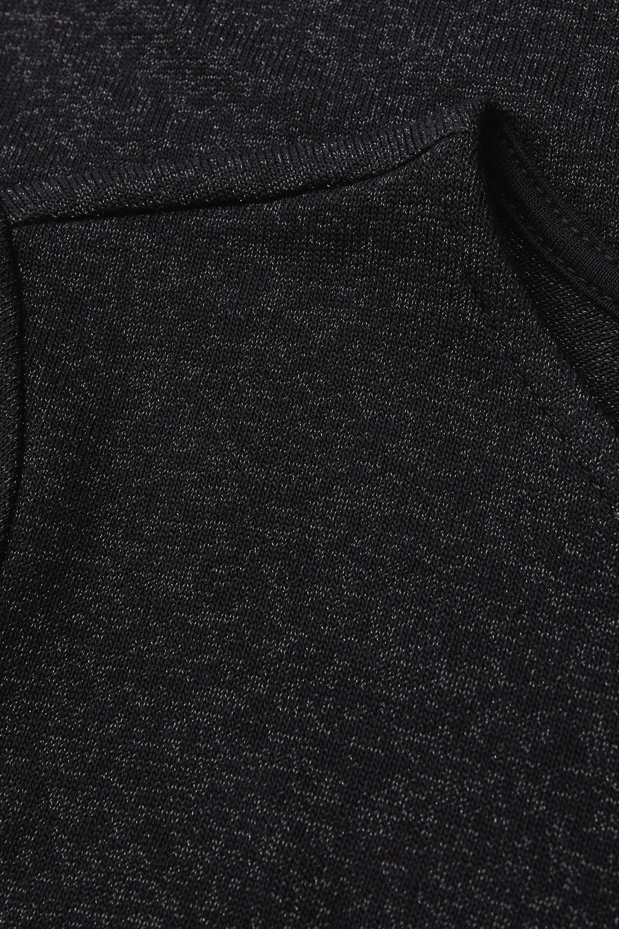 Top uni manches longues noir de STREET ONE, avec une texture tricotée subtile et détails de couture.
