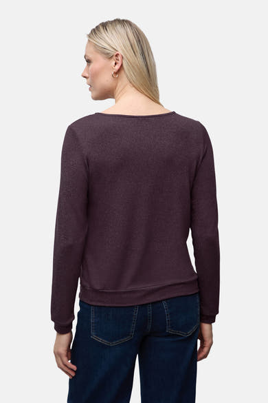 Top met lange mouwen rood van Street One, gedragen met een blauwe jeans.