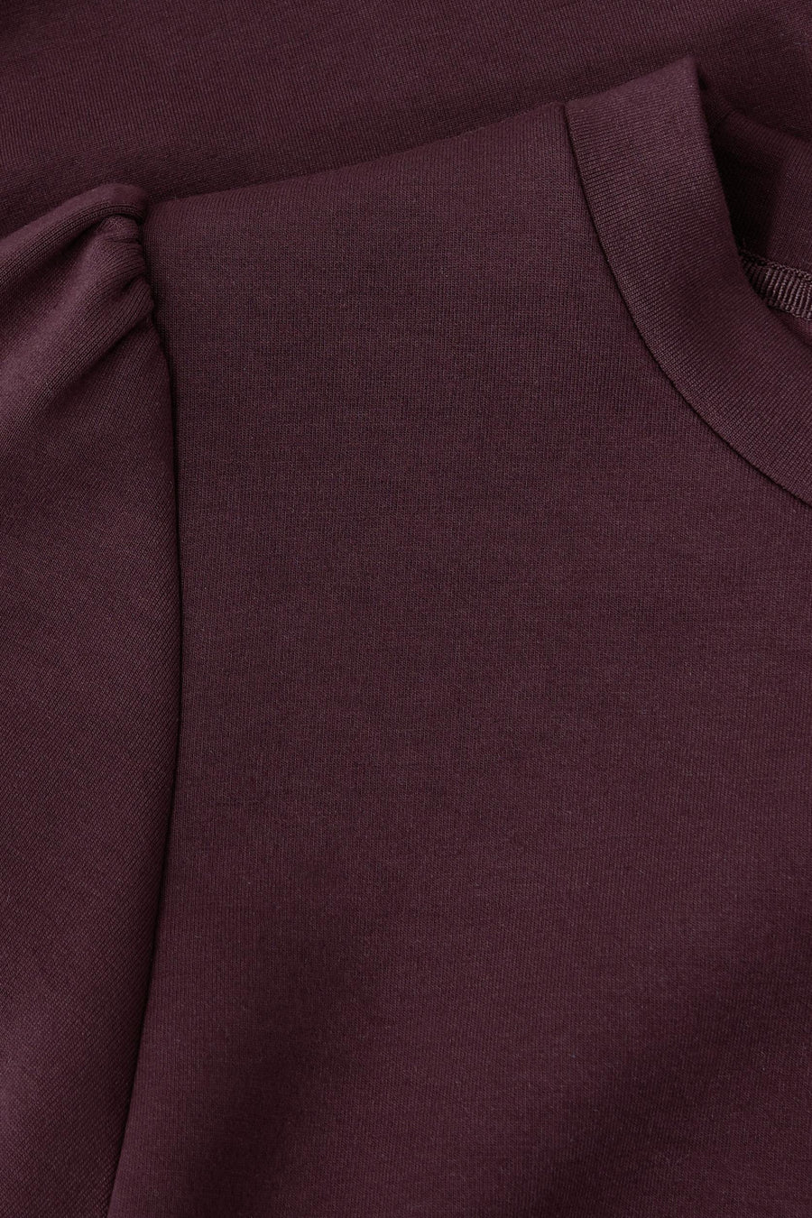 Sweat col rond rouge par STREET ONE, avec manches bouffantes et texture côtelée.
