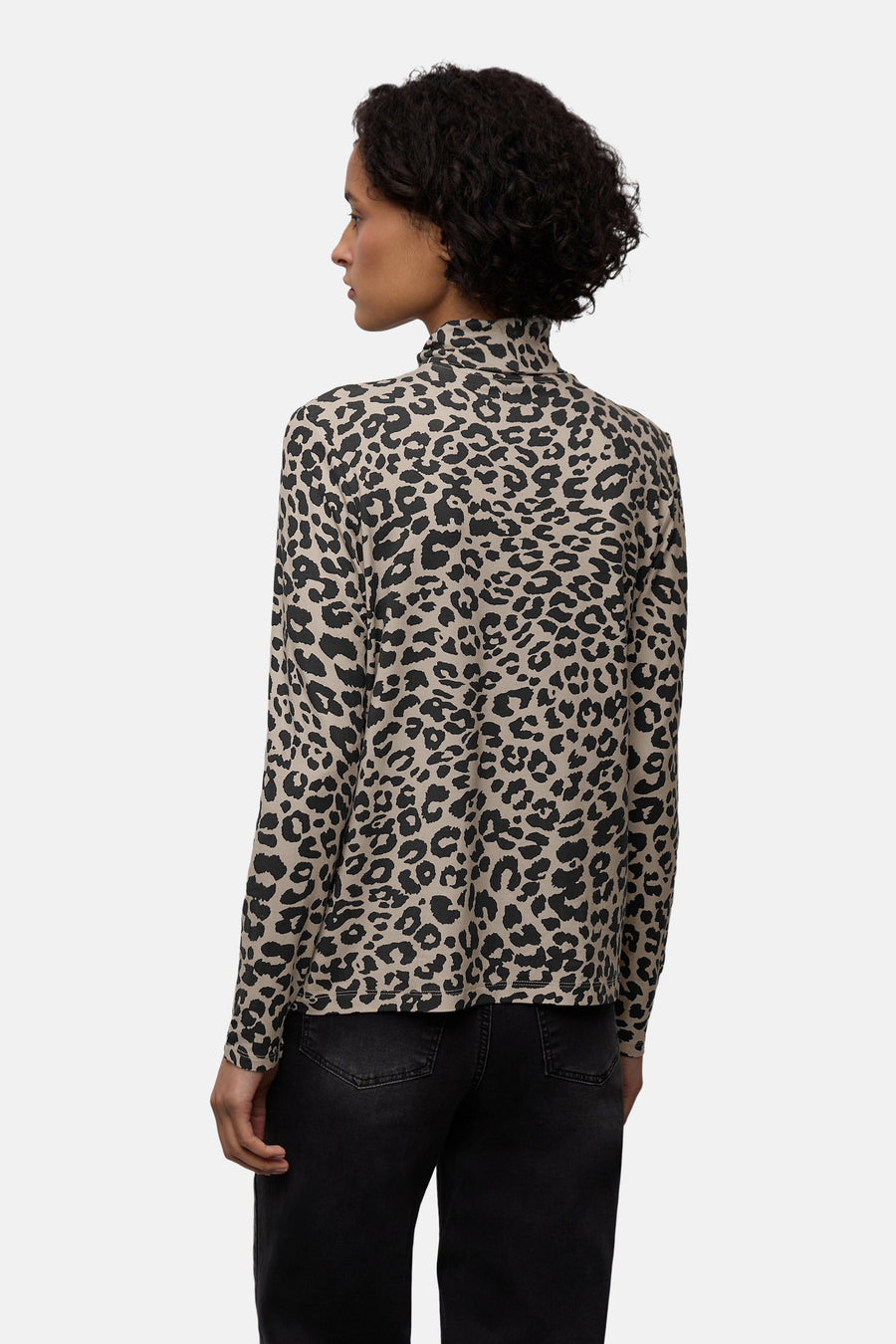 T-shirt à manches longues multicolore de STREET ONE, motif léopard, porté avec un jean noir.