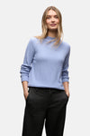 Top bleu à manches longues de Street One, porté avec un pantalon gris anthracite.