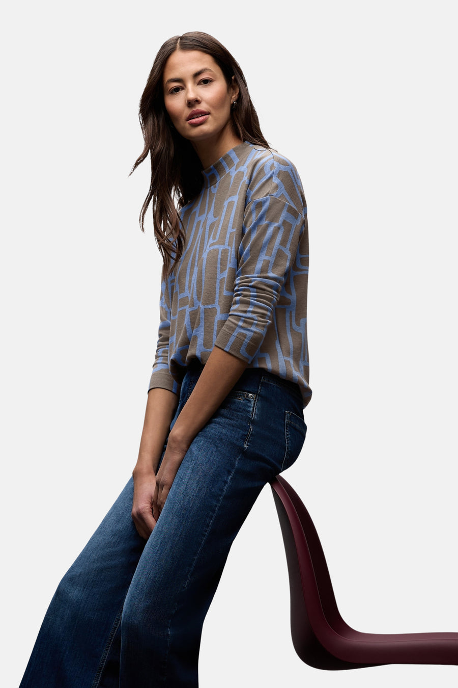 T-shirt à manches longues multicolore de STREET ONE, porté avec un jean bleu foncé, motif géométrique.