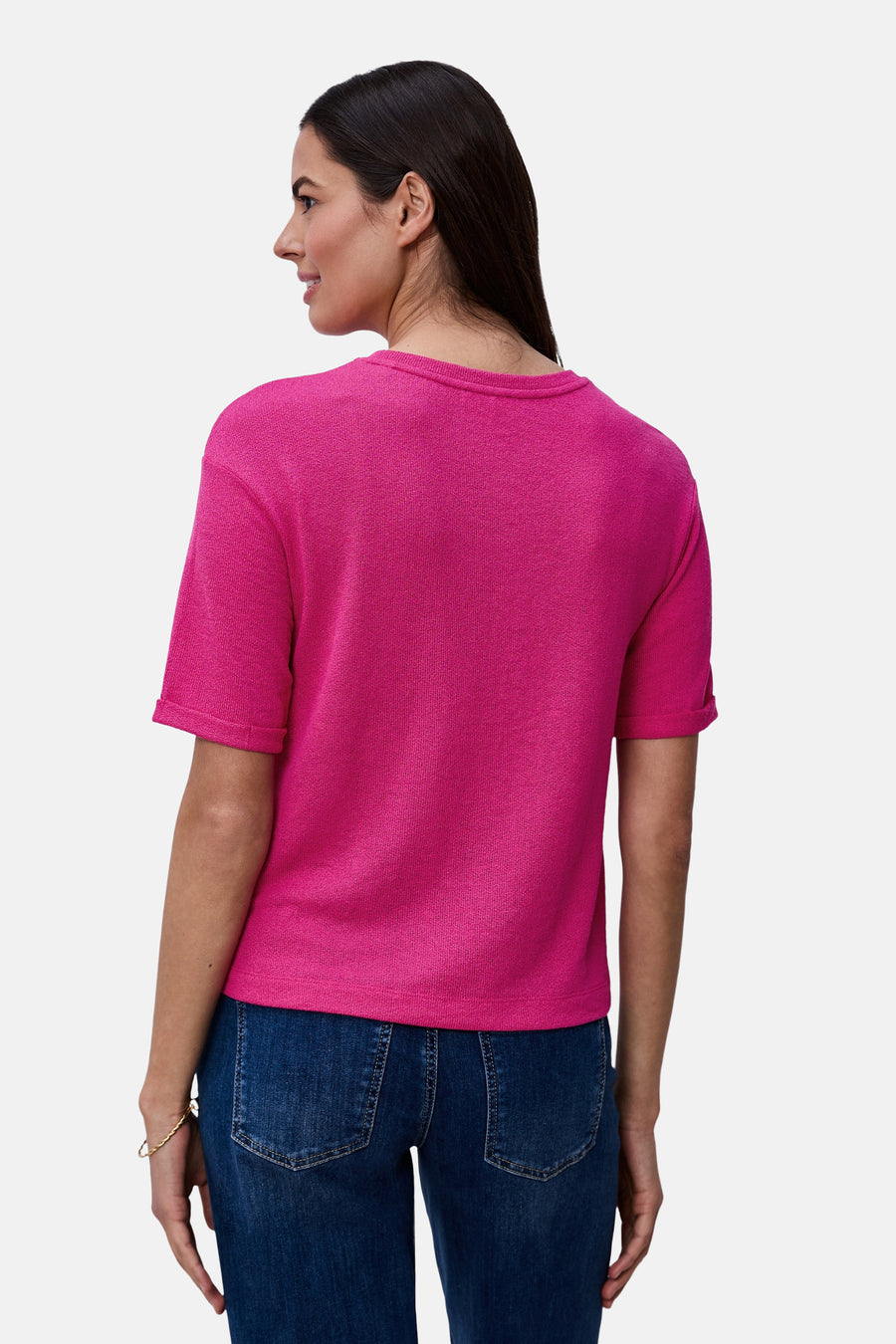 Roze T-shirt van STREET ONE, fijngebreide ronde hals, gedragen door een vrouw met bruin haar.