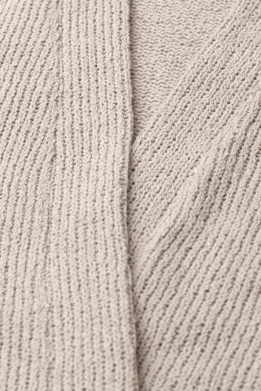 Gilet beige de STREET ONE en maille tricotée, présentant une section côtelée et une section texturée.