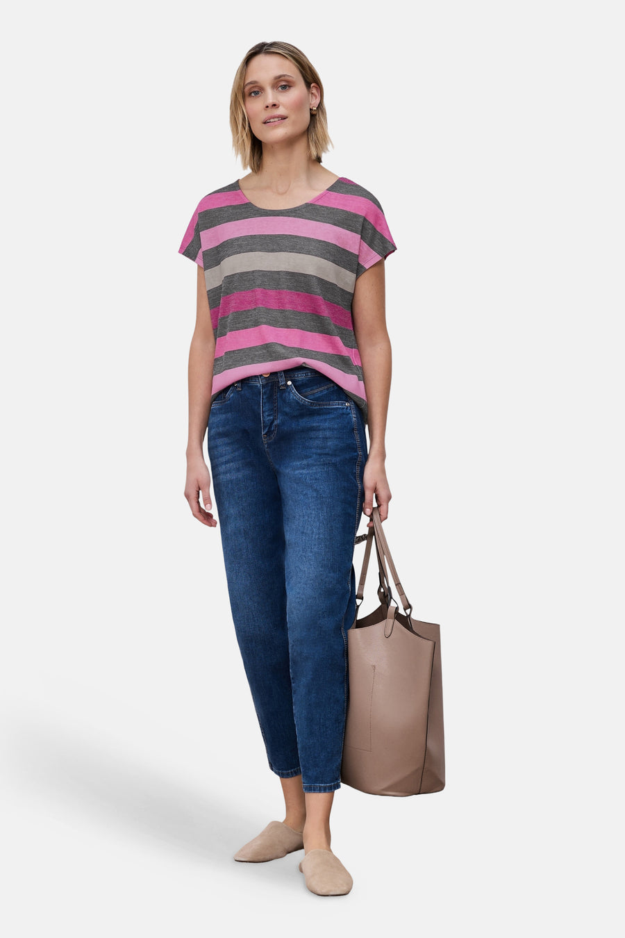 Multikleurig T-shirt van STREET ONE met roze, grijze en ecru strepen, korte mouwen.