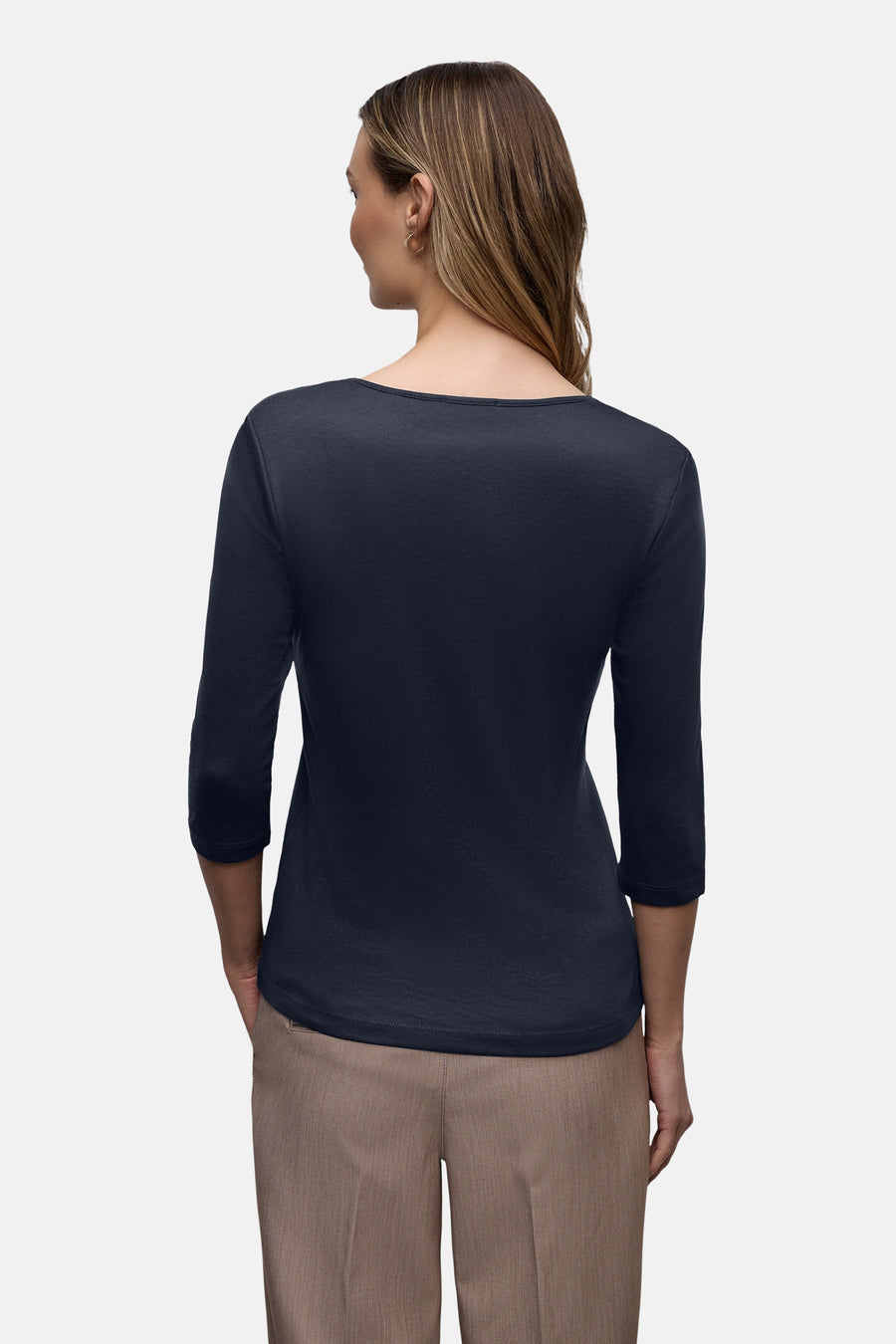 Blauw T-shirt met driekwartmouwen van Street One, van achteren gezien, gedragen met een beige broek.