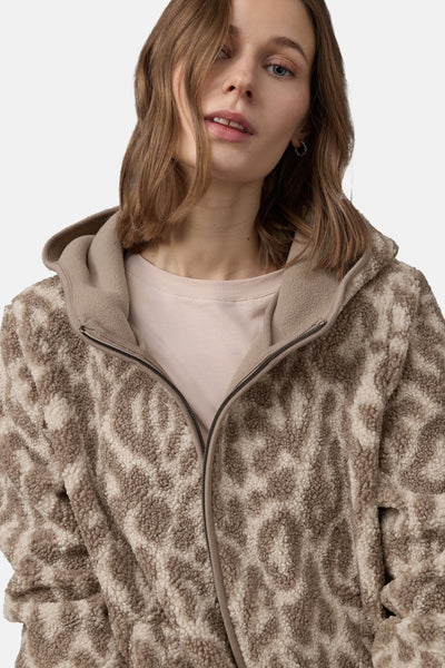 Korte beige jas van STREET ONE met luipaardprint in getextureerde stof met capuchon.