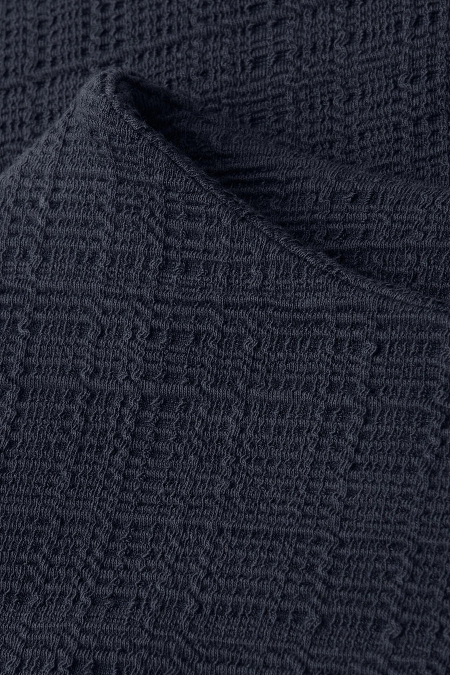 Blauwe T-shirt met lange mouwen van Street One, in een getextureerde stof met een zichtbare plooi.