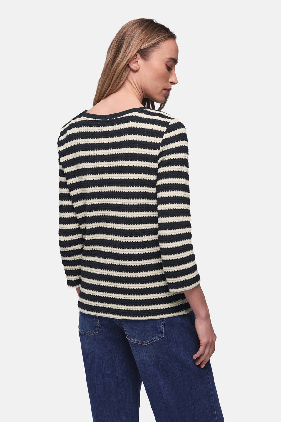 Multikleurig T-shirt met lange mouwen van Street One met horizontale strepen, gedragen met een blauwe jeans.
