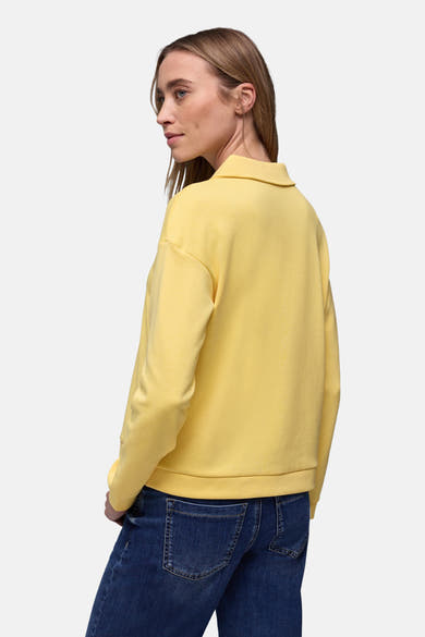 Gele trui van Street One, achterkant, gedragen met een blauwe jeans.