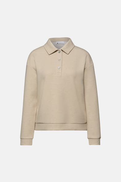 Beige trui van STREET ONE met zilverkleurige sierknopen en een klassieke polokraag.