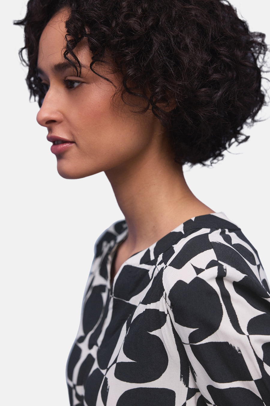 Multikleurig overhemd met lange mouwen van Street One, met een zwart-wit abstract patroon.