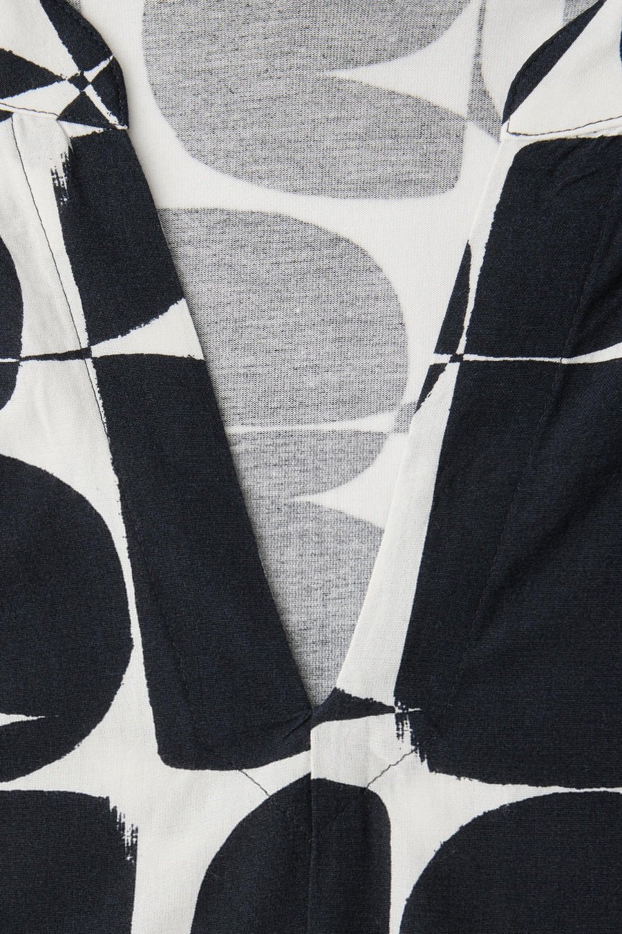 Multikleurig overhemd met lange mouwen van Street One, zwart-wit abstract grafisch patroon.