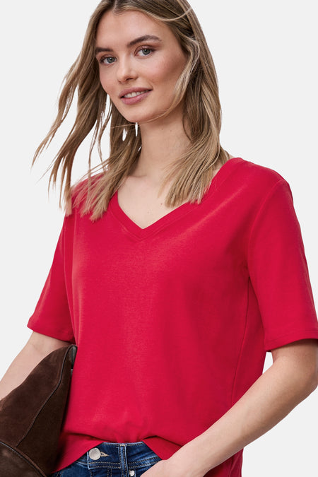 T-shirt rouge uni à manches courtes de Street One, porté avec un jean, sur fond blanc.
