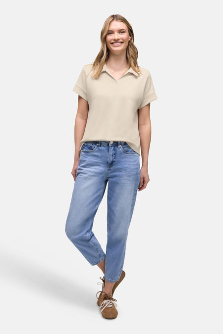 T-shirt beige uni manche courte de Street One, porté avec un jean bleu clair et des chaussures marron lacées.