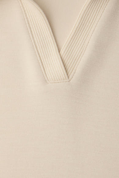 Beige T-shirt van STREET ONE met geribde V-hals en gebreide textuur.