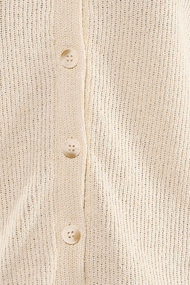 Ecru vest van STREET ONE met verticale ribbelbreiwerk en drie lichte knopen.