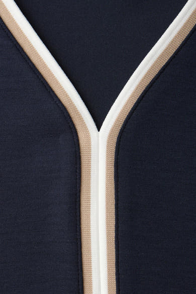 Blauwe T-shirt met lange mouwen van STREET ONE, contrasterende gestreepte details bij de V-hals.