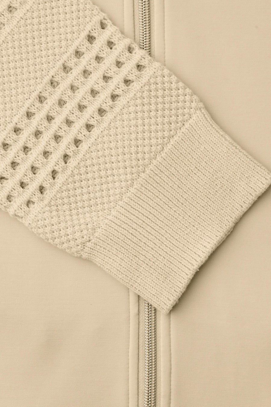 Gilet beige de STREET ONE avec manches en tricot ajouré et fermeture éclair argentée.