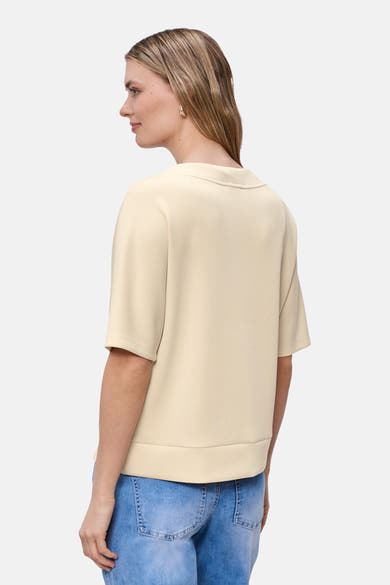 Beige STREET ONE sweatshirt, losse pasvorm met korte mouwen, gedragen met een blauwe jeans.
