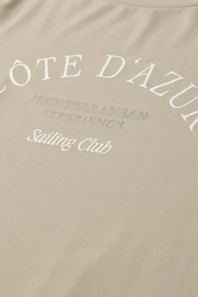 Beige T-shirt van STREET ONE met opschrift "Côte d'Azur" en zeilclubmotief.
