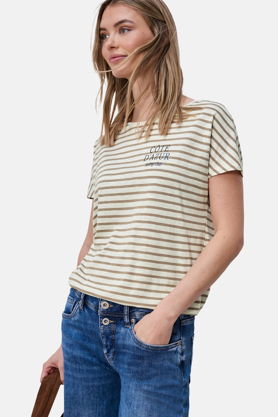 Beige gestreept T-shirt van Street One, gedragen met een blauwe jeans.