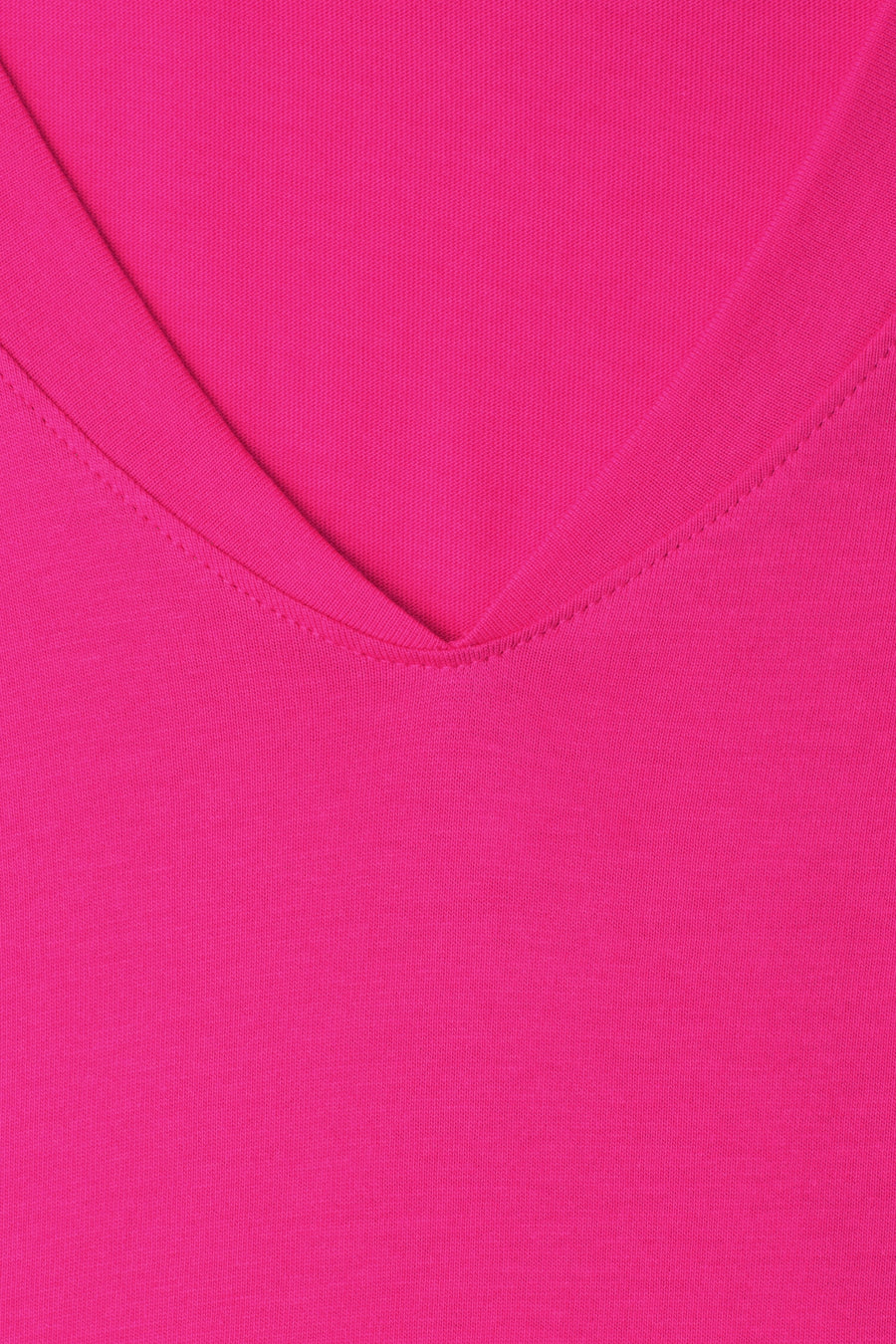 Fuchsia roze T-shirt van STREET ONE in katoenbreisel met V-hals en zichtbare naden.