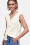 Witte gebreide gilet van STREET ONE, mouwloos, met V-hals en knopen.