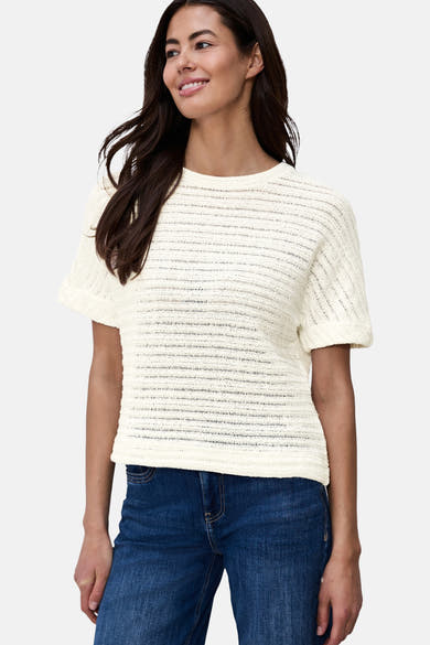 Wit T-shirt met ronde hals van STREET ONE, in crèmekleurige ajourbreiwerk en met korte mouwen.