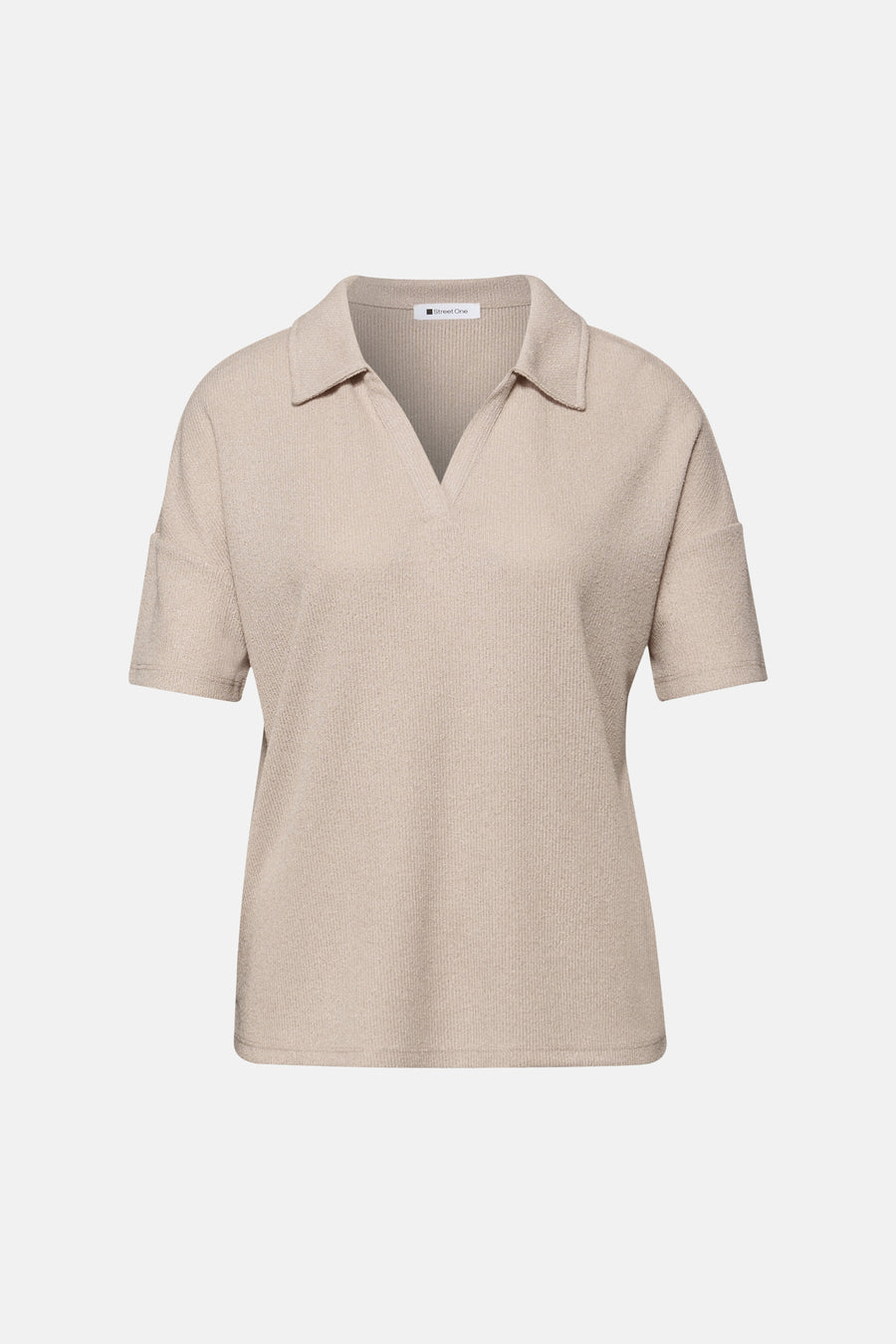 Beige trui van STREET ONE met polokraag en ribgebreide textuur in close-up.