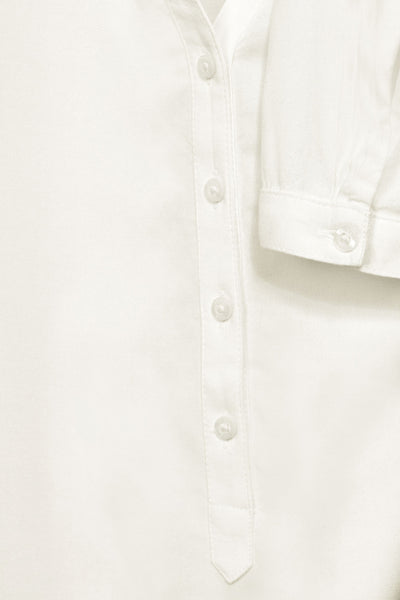 Blouse à manches longues blanche de Street One, avec boutons et détail de manchette.