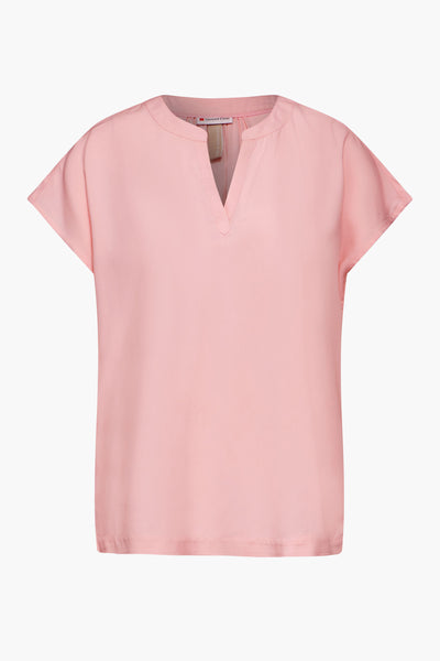 Perzikkleurige blouse met korte mouwen van STREET ONE, met V-hals en knoopdetail.