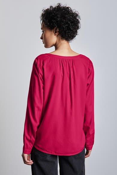 Roze blouse met lange mouwen van STREET ONE, achterkant, met subtiele plooien bij de halslijn.