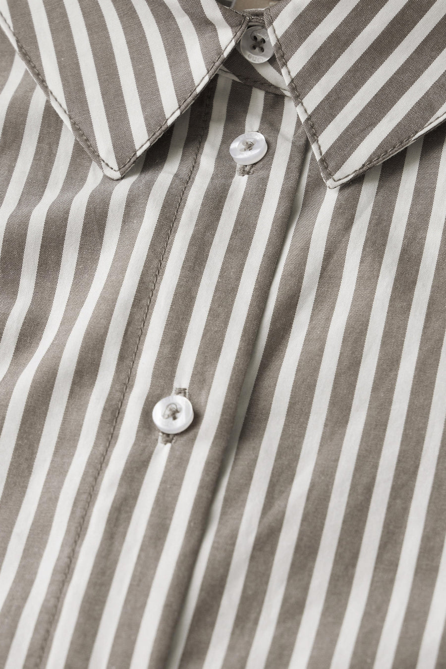 Bruine gestreepte blouse met lange mouwen van Street One, met een witte kraag en knopen.