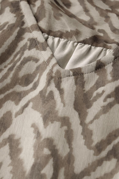 Beige blouse met lange mouwen van Street One, zebraprint, V-hals detail.