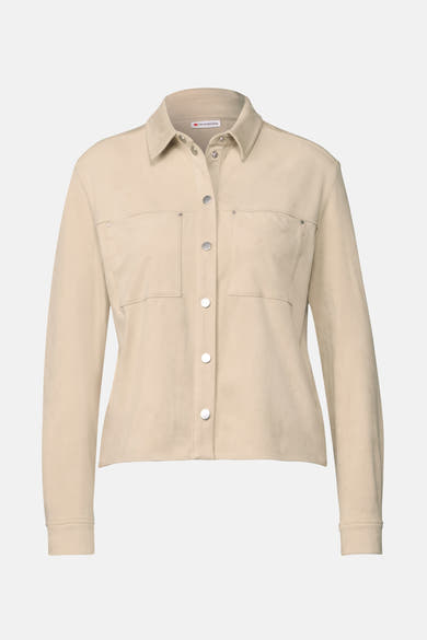 Beige blouse met lange mouwen van Street One met opgestikte borstzakken en zilverkleurige knopen.