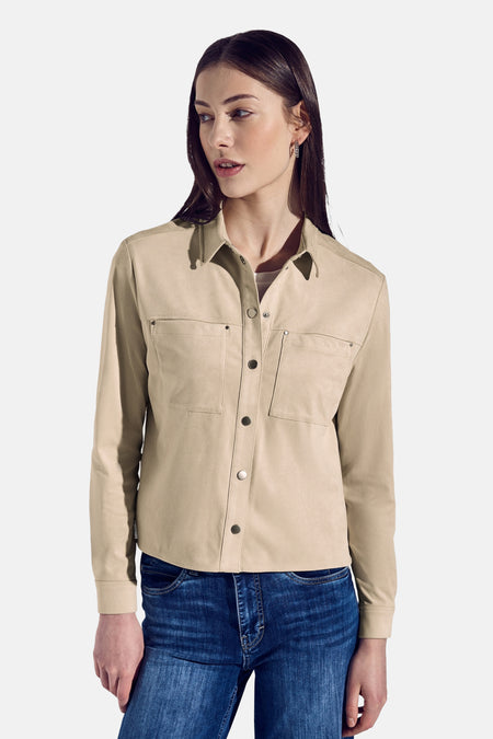 Beige blouse (lange mouwen) van Street One met klepzakken en drukknoppen.