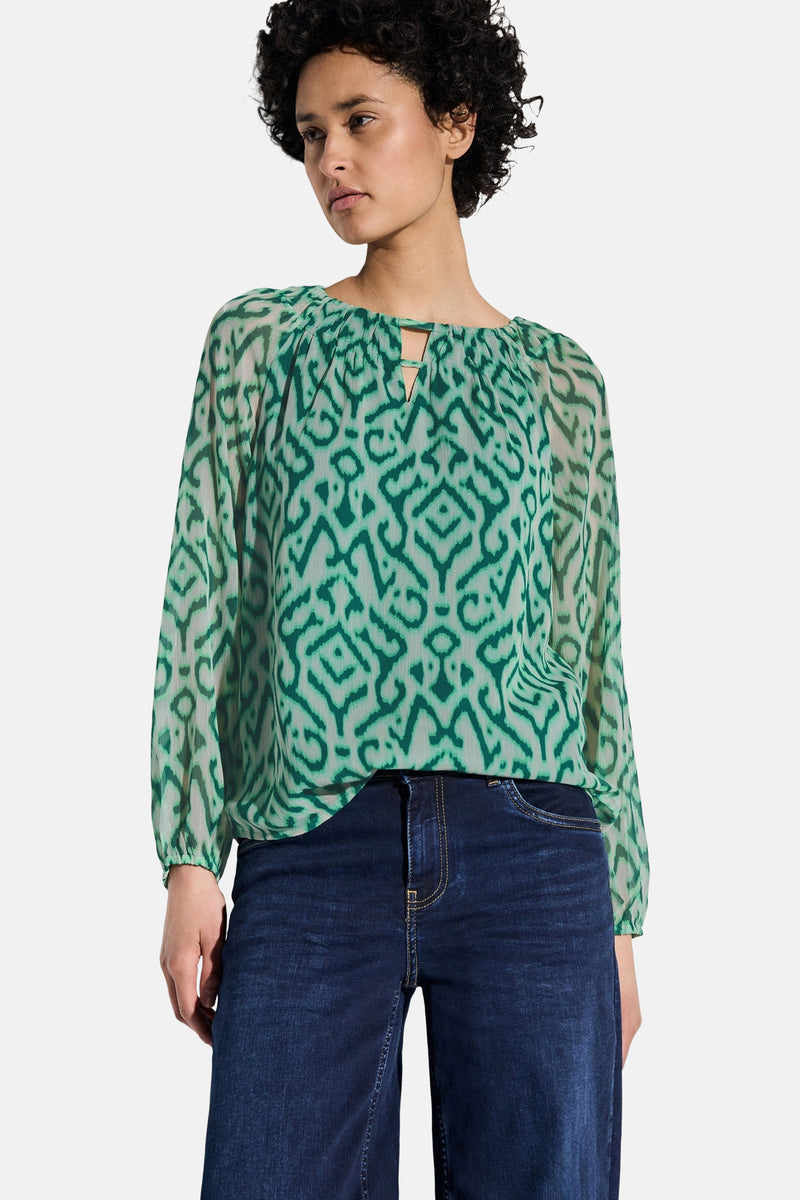 Multikleurig overhemd met lange mouwen van STREET ONE, met een geometrisch patroon en gedragen met een high-waist jeans.