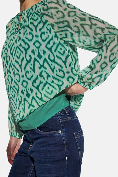 Groen en wit overhemd met lange mouwen van STREET ONE met abstract patroon gedragen met een spijkerbroek.
