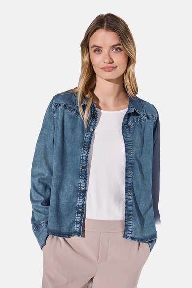 Middenblauwe denim blouse van Street One met knopen en klinknageldetails op de schouders.