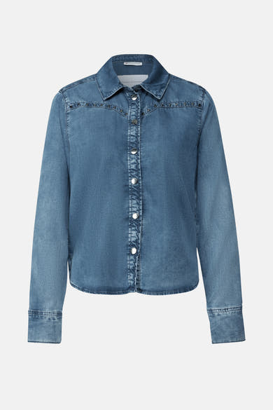 Blouse van middieblauw denim van STREET ONE versierd met decoratieve klinknagels en zilverkleurige knopen.