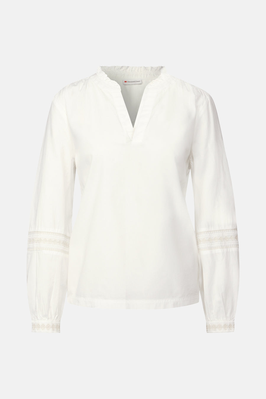 Wit blouse met lange mouwen van Street One, met V-hals en geborduurde details op de mouwen.