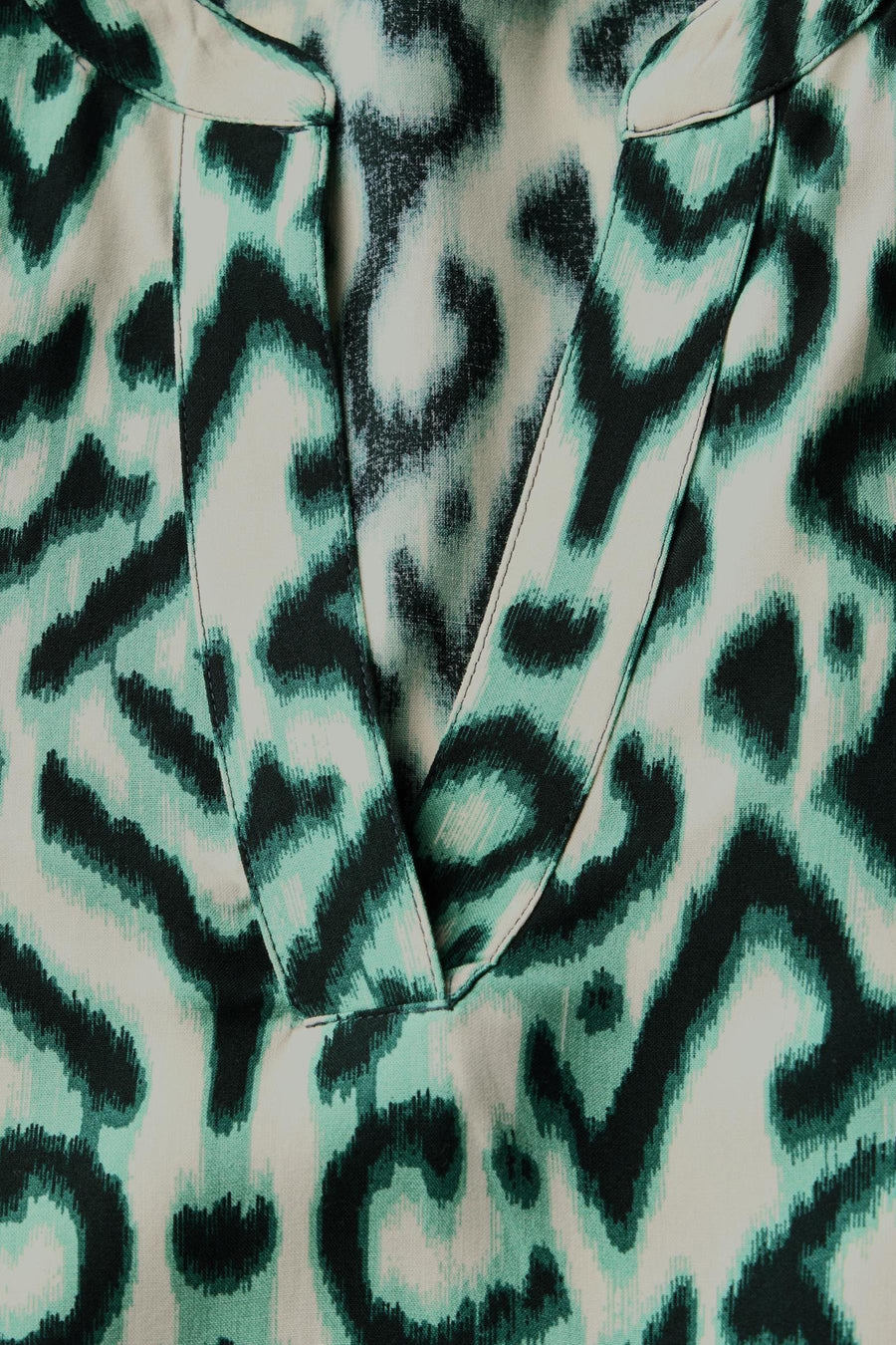 Meerkleurig blouse met korte mouwen van Street One met een abstract groen en zwart patroon.