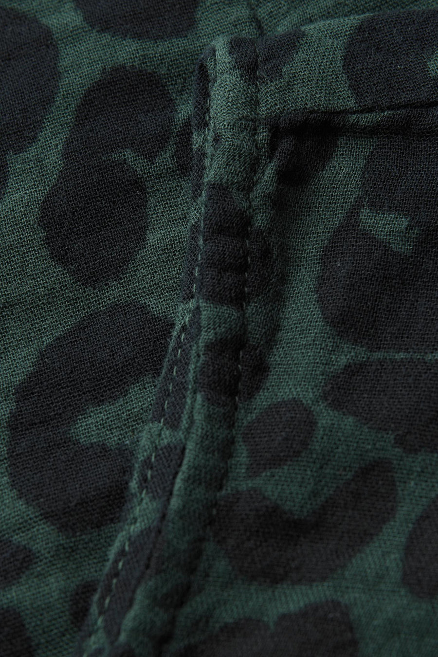 Mouwloos overhemd met meerkleurige luipaardprint van Street One, met zichtbare naad.